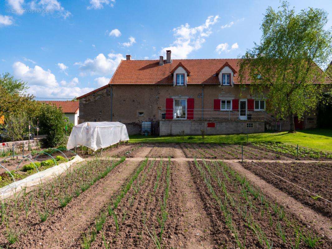 Maison à SAINT-LEGER-DU-BOIS