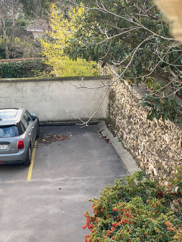 Parking à SAINT-MAUR-DES-FOSSES