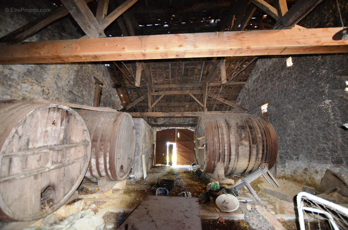 Chai-Winestore - Maison à VALENCE-SUR-BAISE