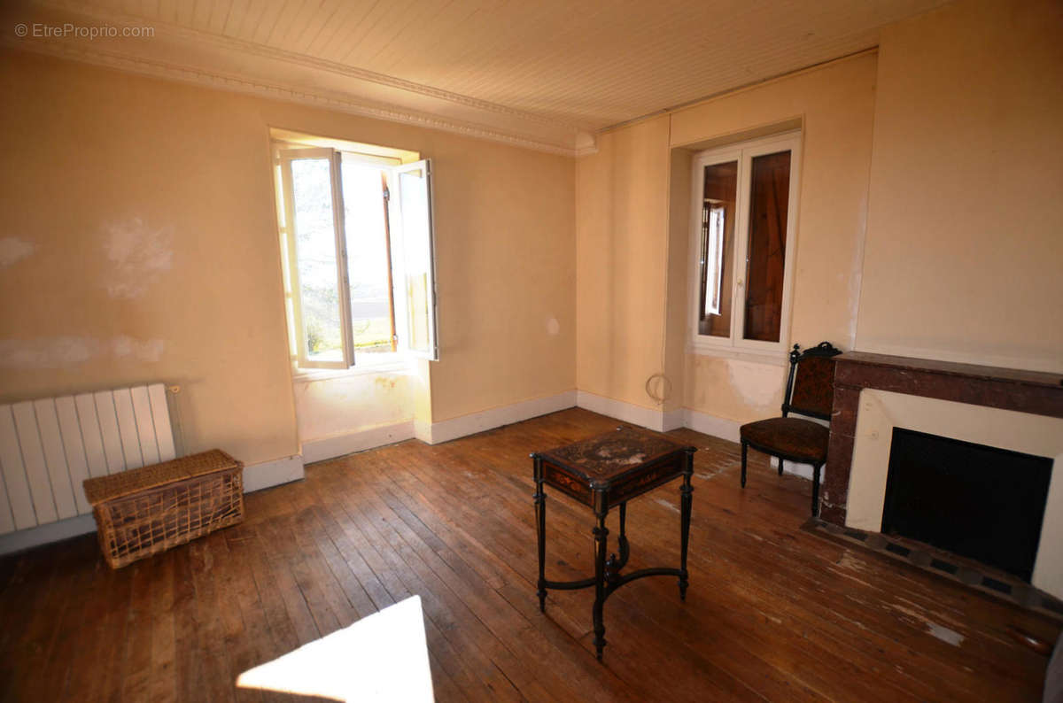 Chambre-Bedroom 2-2 - Maison à VALENCE-SUR-BAISE