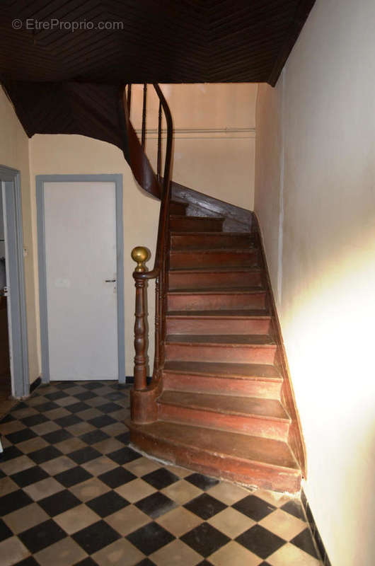 Escalier-Stairs - Maison à VALENCE-SUR-BAISE