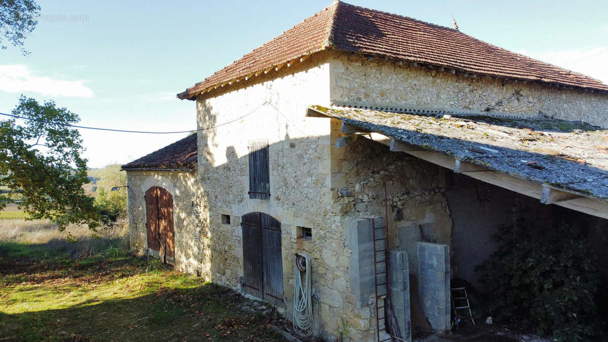 Etables-Stables - Maison à VALENCE-SUR-BAISE