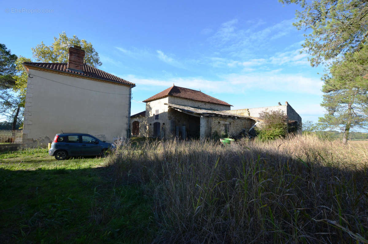 Facade cote-Facade side 1 - Maison à VALENCE-SUR-BAISE