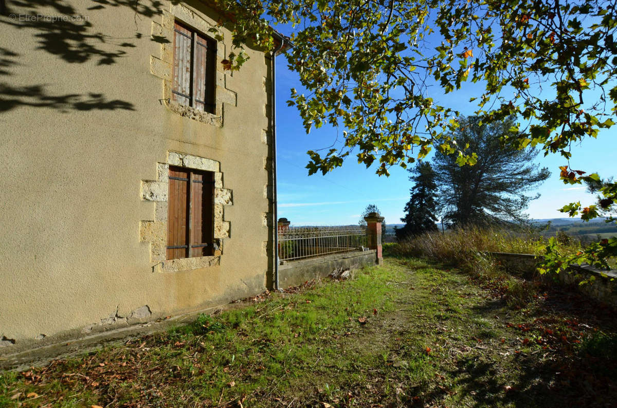 Facade cote-side 2 - Maison à VALENCE-SUR-BAISE