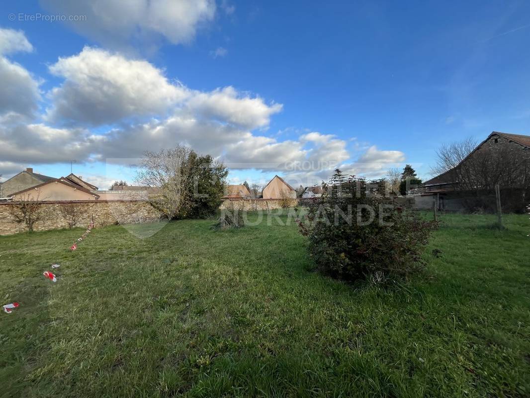 Terrain à PACY-SUR-EURE