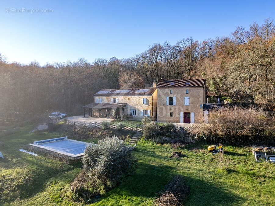 Maison à MAUZAC-ET-GRAND-CASTANG