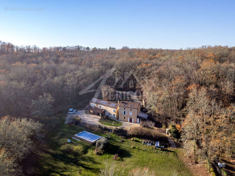 Maison à MAUZAC-ET-GRAND-CASTANG