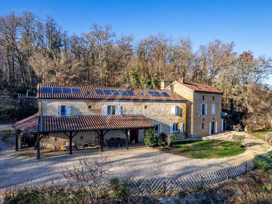 Maison à MAUZAC-ET-GRAND-CASTANG