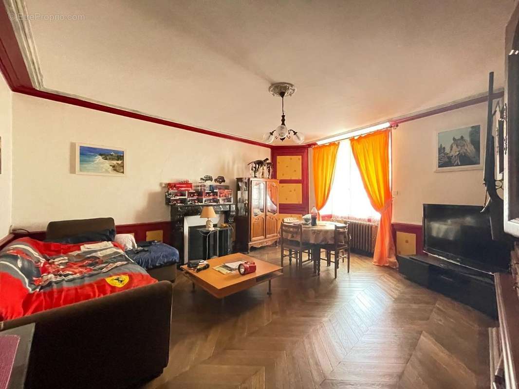 Appartement à MONTFORT-LE-GESNOIS