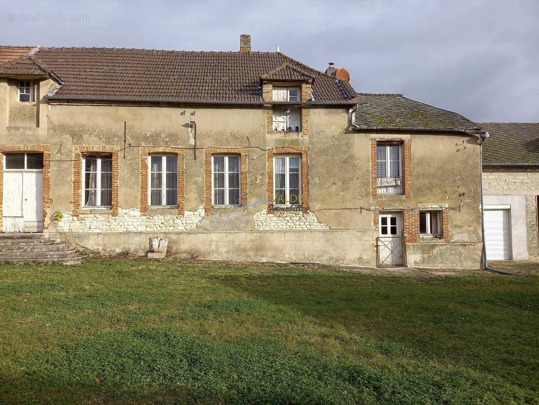 Maison à MONTAIGU