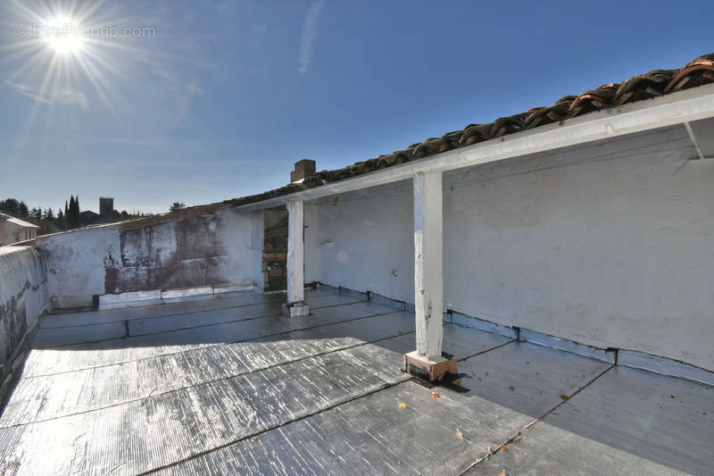 Maison à CHATEAUNEUF-VAL-SAINT-DONAT