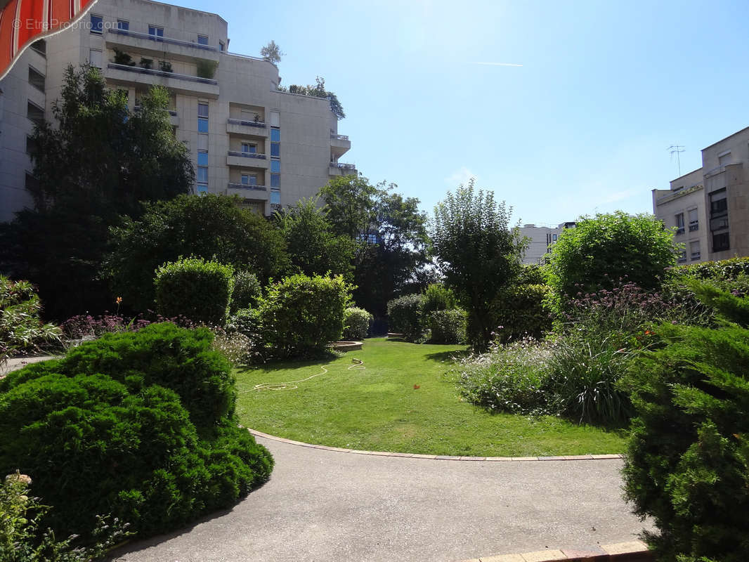 Appartement à COURBEVOIE