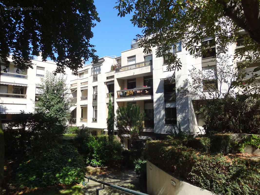 Appartement à NEUILLY-SUR-SEINE