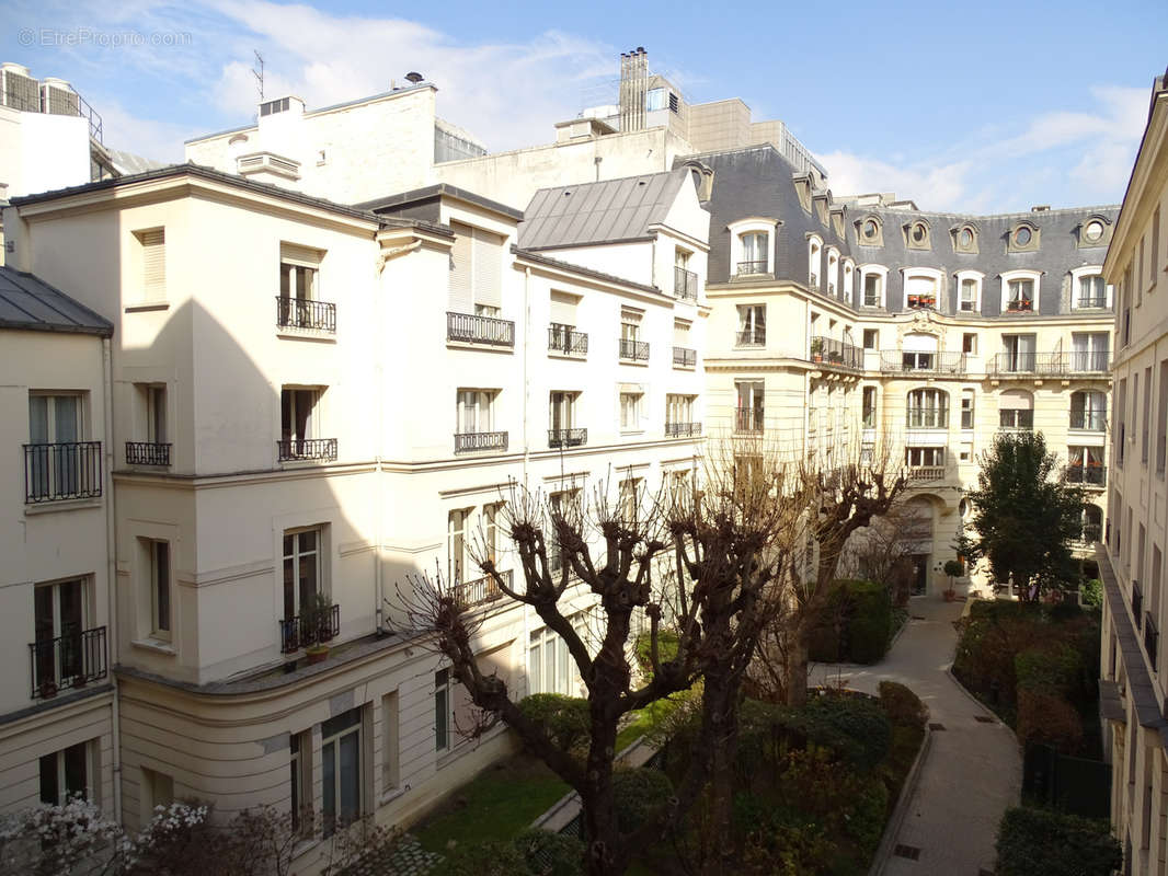 Appartement à PARIS-17E