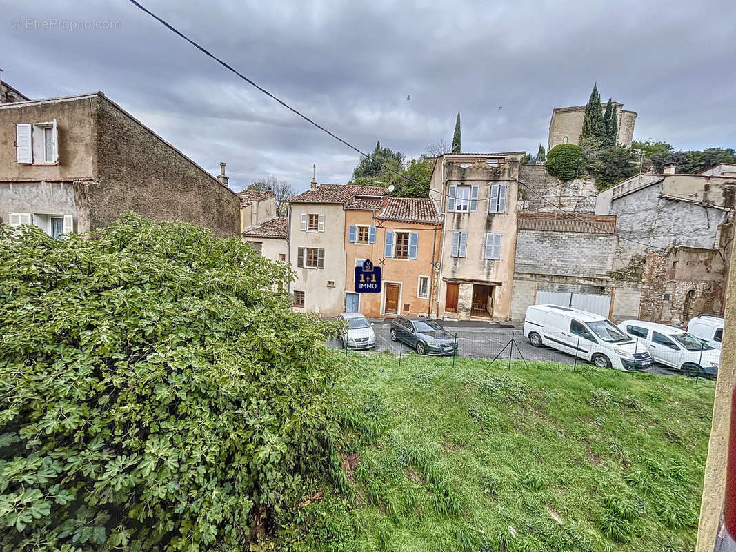 vue chambre séjour - Appartement à DRAGUIGNAN