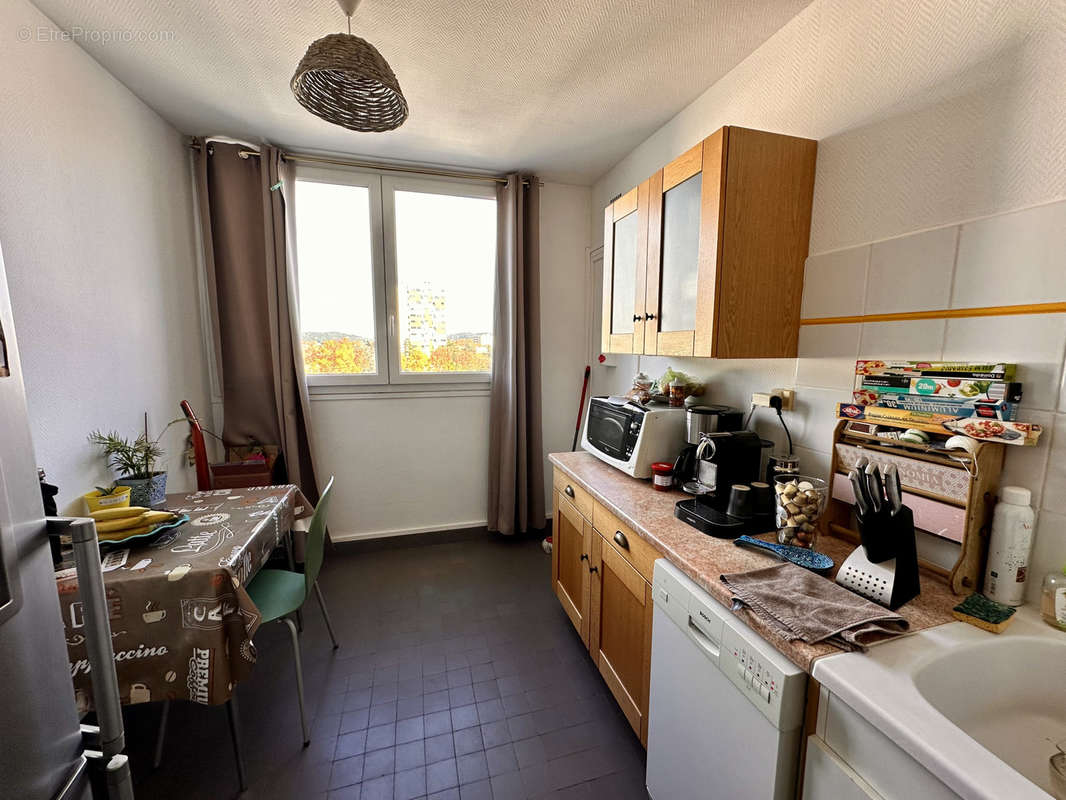 Appartement à BAGNOLS-SUR-CEZE