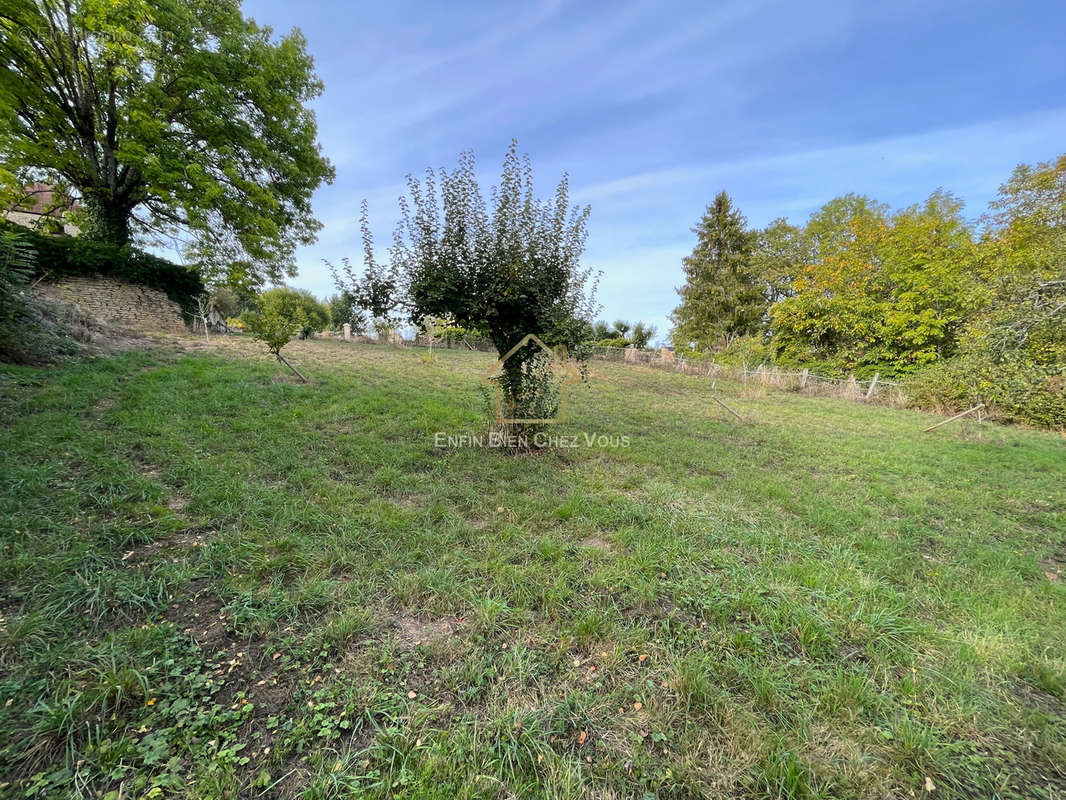 Terrain à L&#039;ISLE-SUR-SEREIN