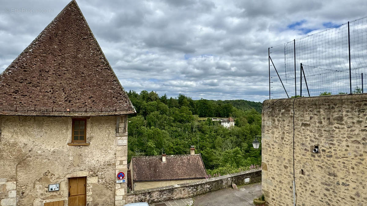 Maison à AVALLON