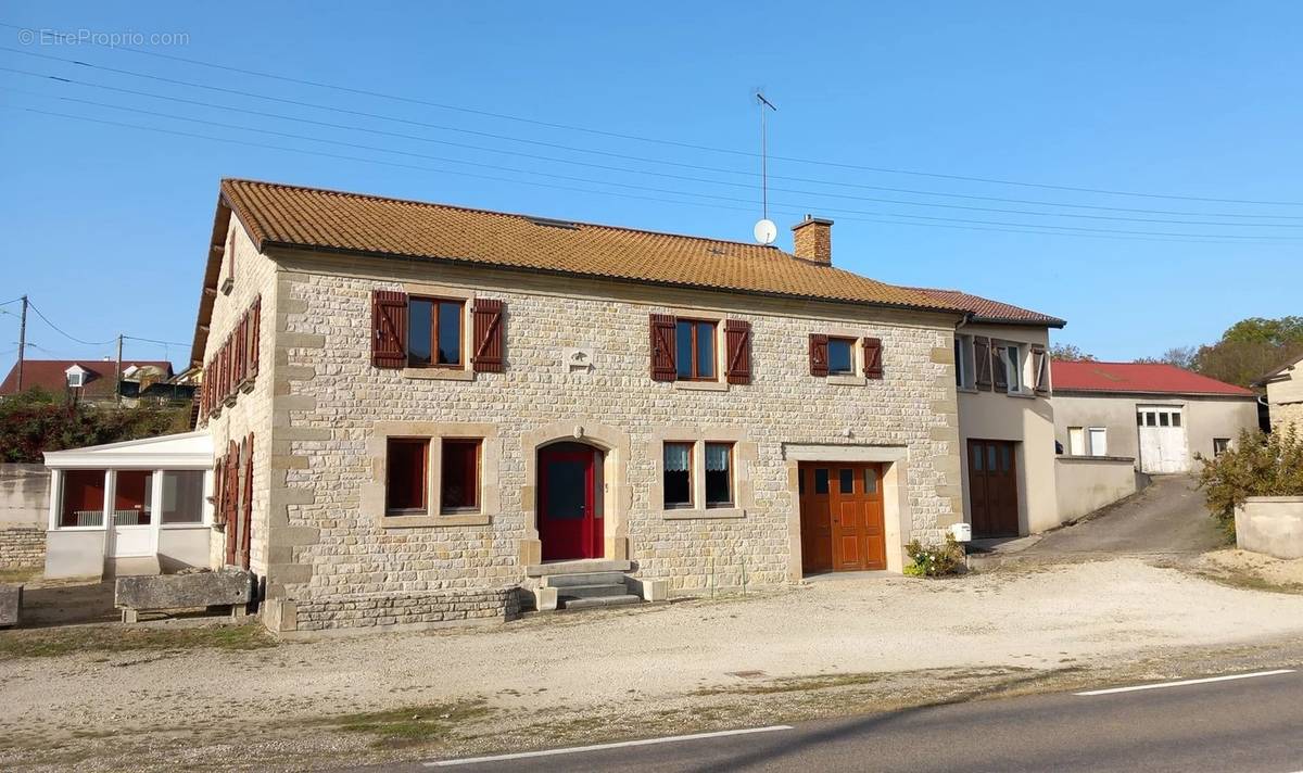 Maison à LANEUVELLE