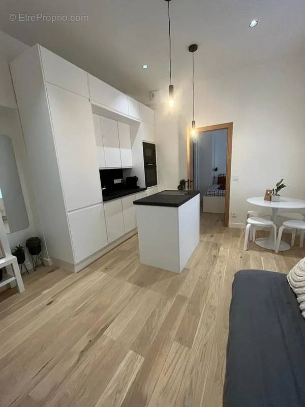 Appartement à CHARENTON-LE-PONT