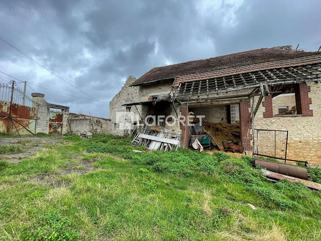 Terrain à JUZIERS