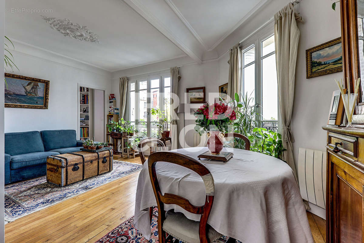 Appartement à PARIS-16E