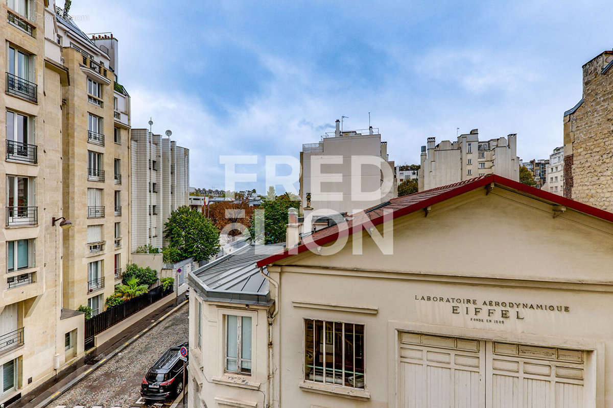 Appartement à PARIS-16E