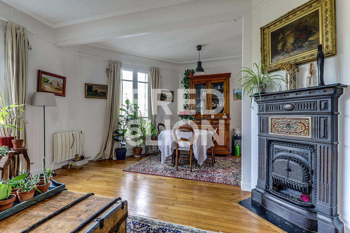 Appartement à PARIS-16E