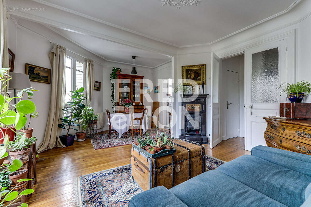 Appartement à PARIS-16E