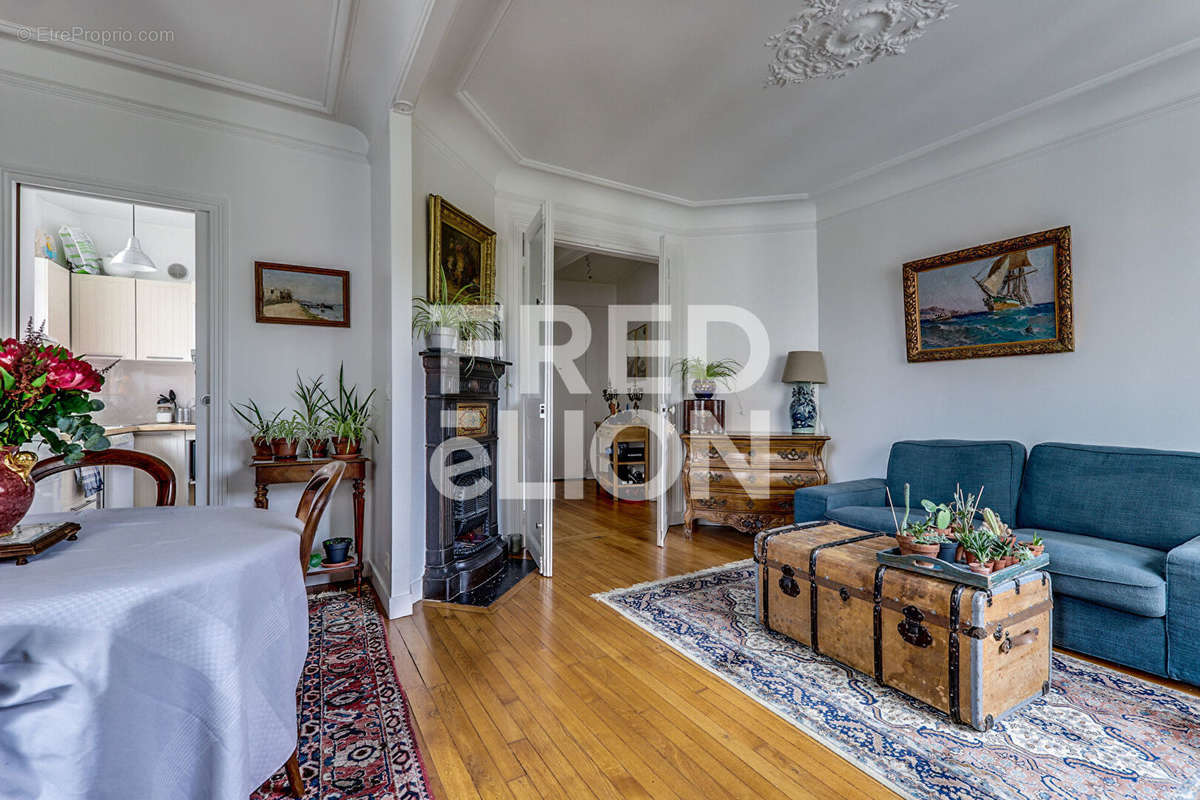 Appartement à PARIS-16E