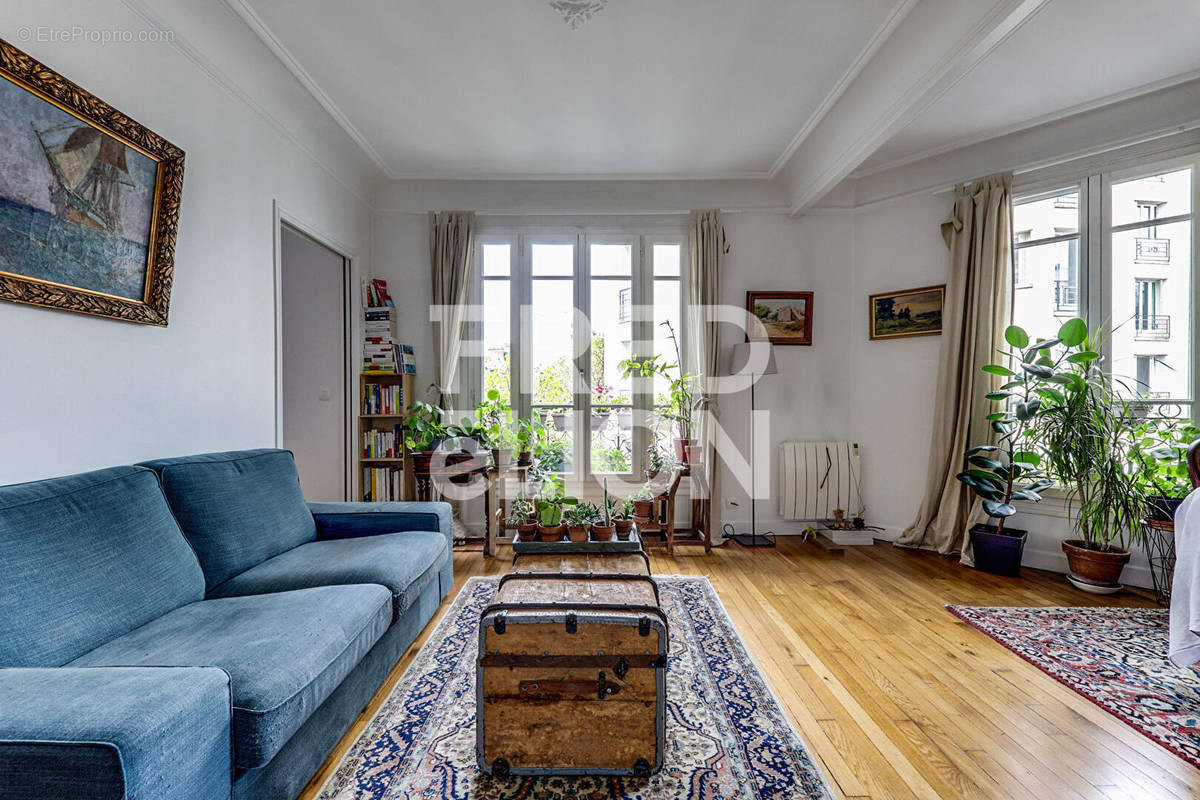 Appartement à PARIS-16E