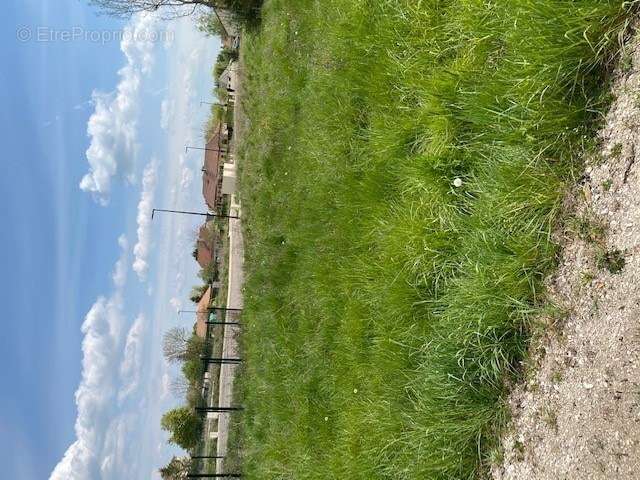 Terrain à LUSIGNY-SUR-BARSE