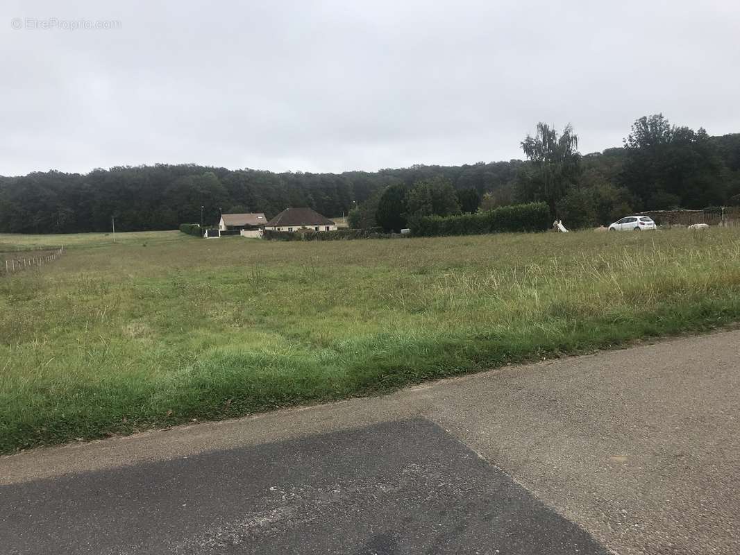 Terrain à MESSIGNY-ET-VANTOUX