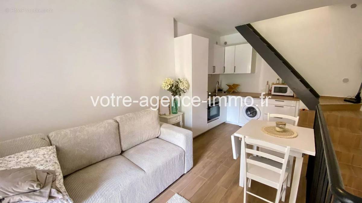 Appartement à CONTES