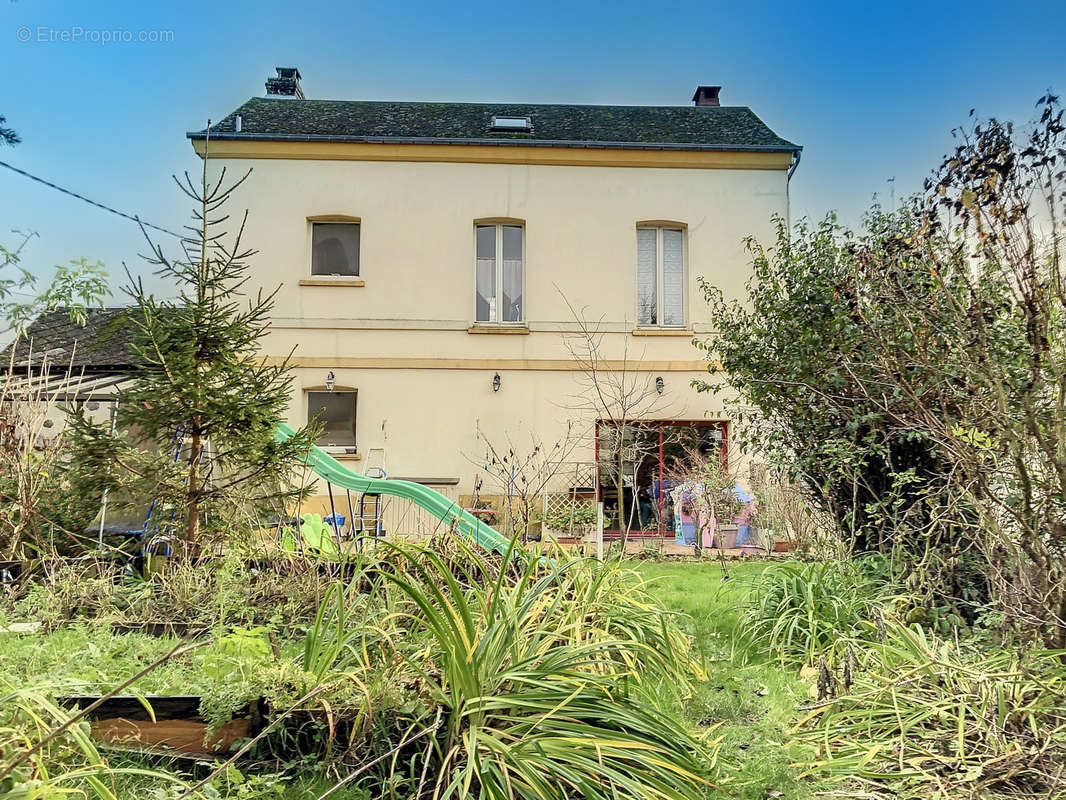 Maison à ESTREES-LES-CRECY