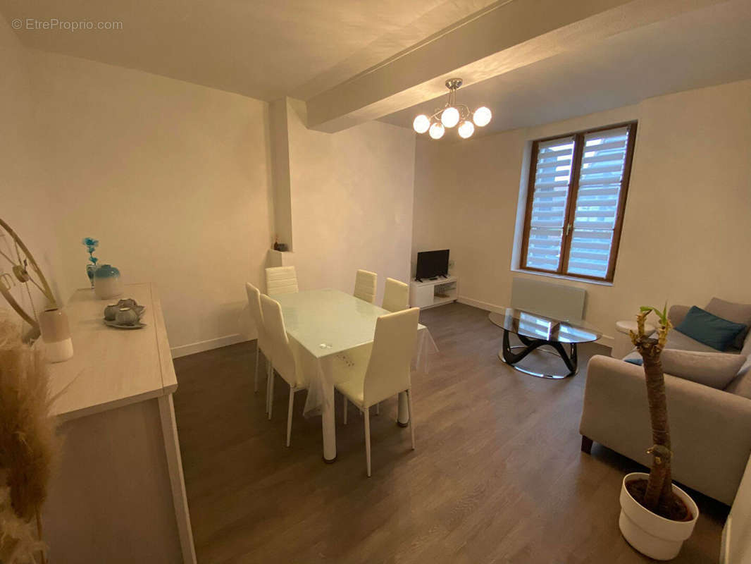 Appartement à NEUILLY-SAINT-FRONT