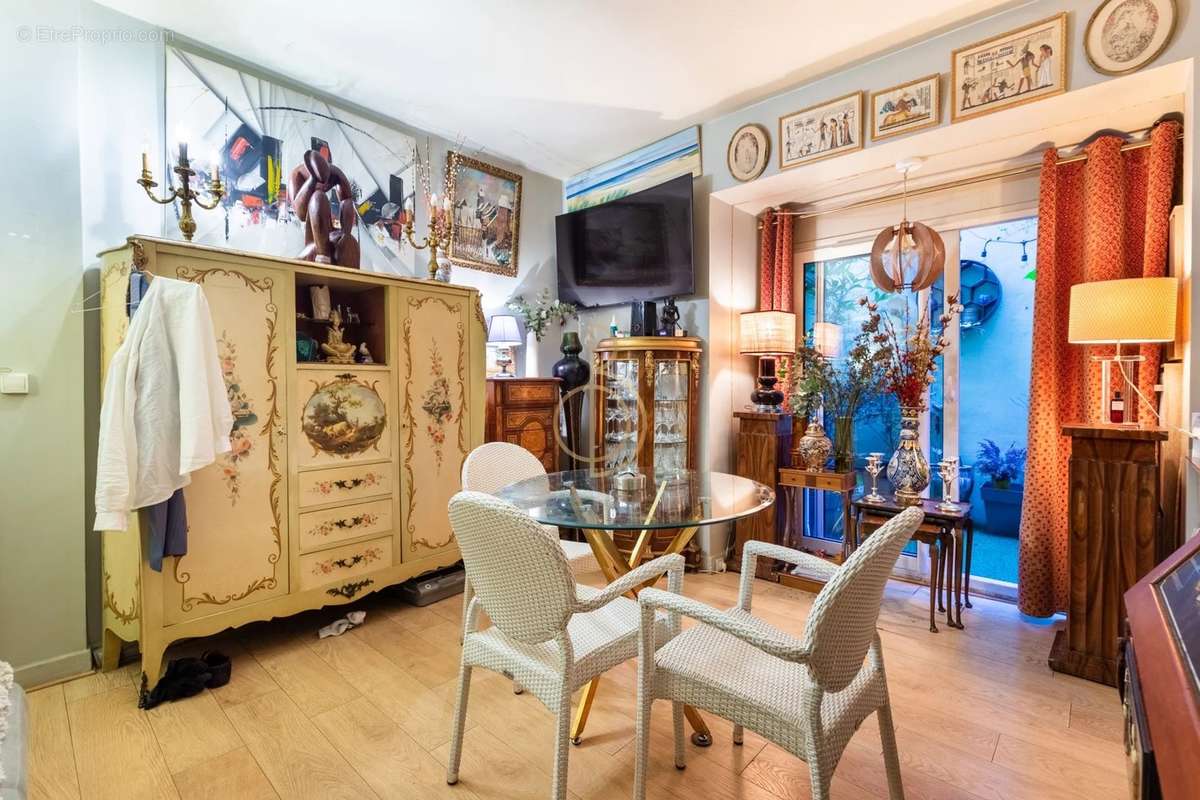 Appartement à PARIS-17E