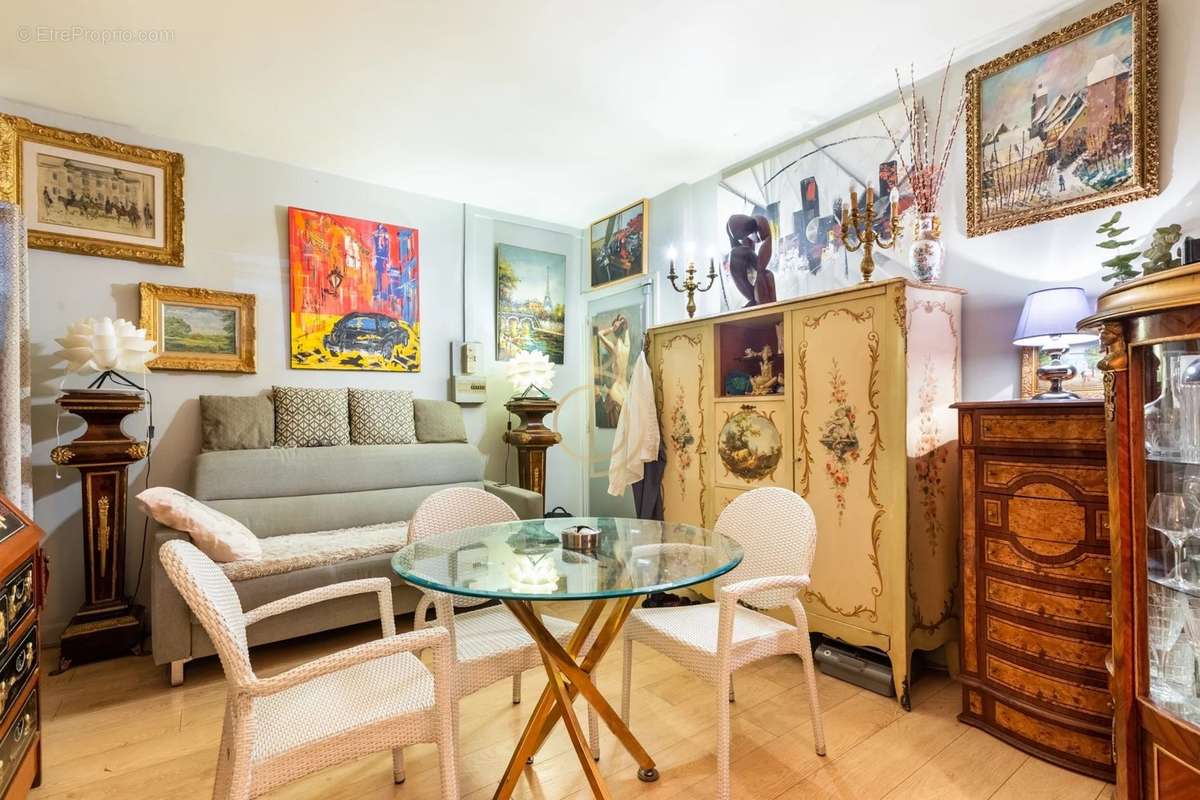 Appartement à PARIS-17E