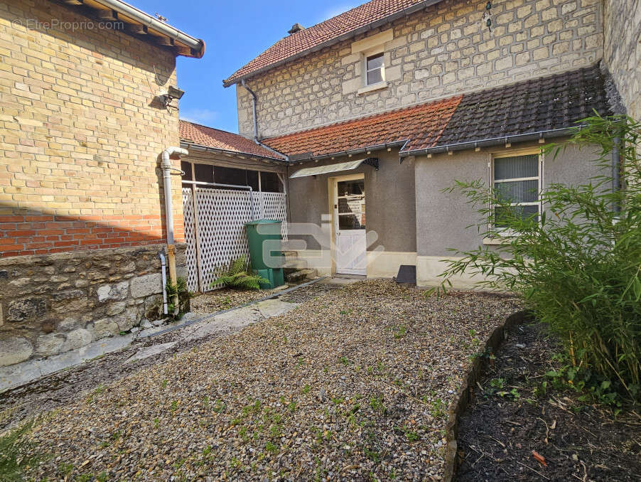 Maison à VAILLY-SUR-AISNE