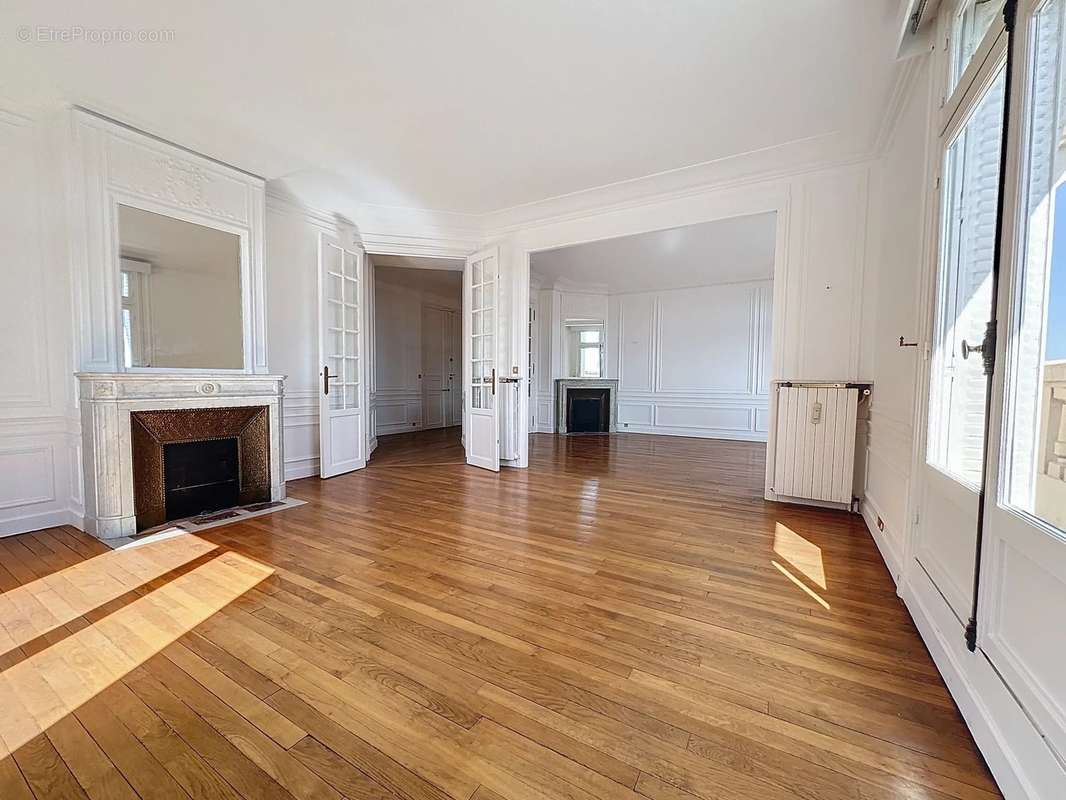 Appartement à PARIS-7E