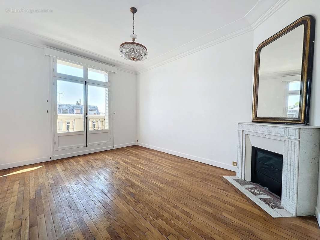 Appartement à PARIS-7E