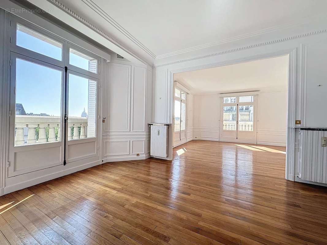 Appartement à PARIS-7E