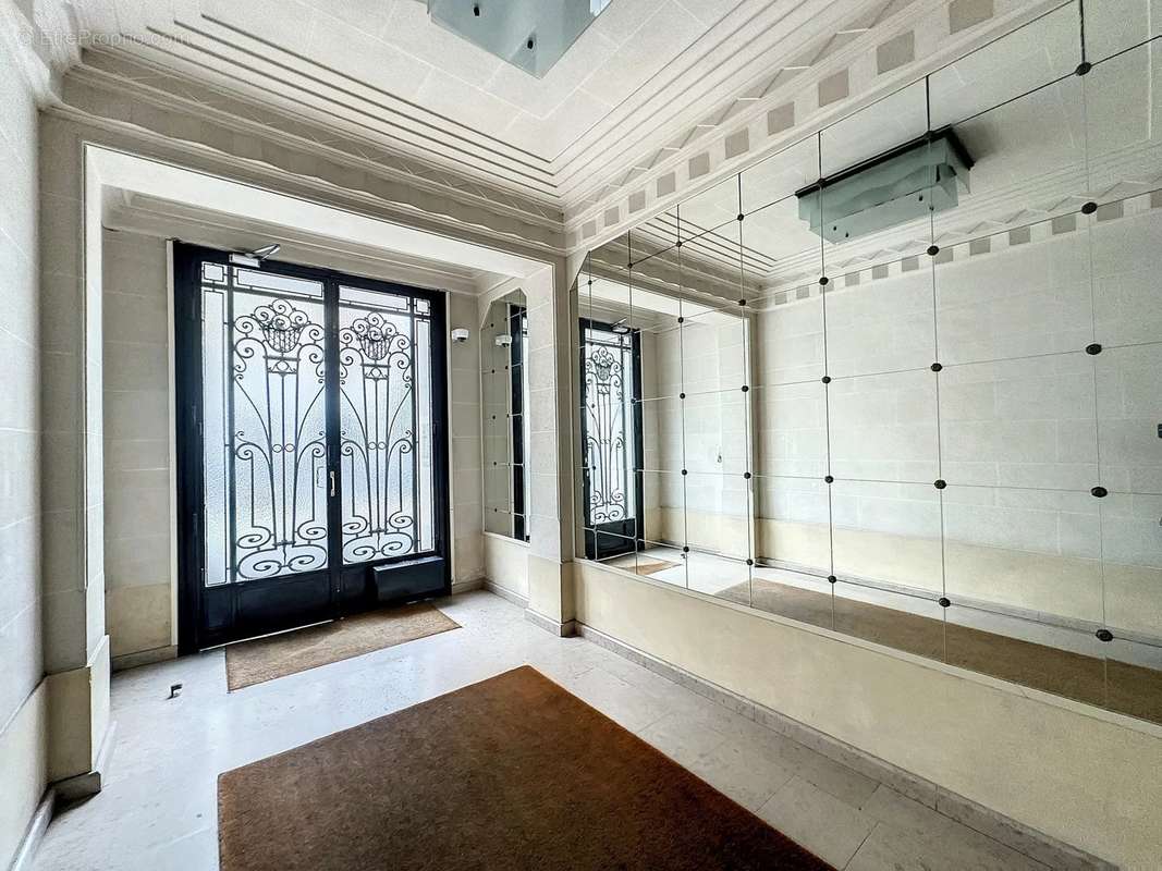 Appartement à PARIS-7E