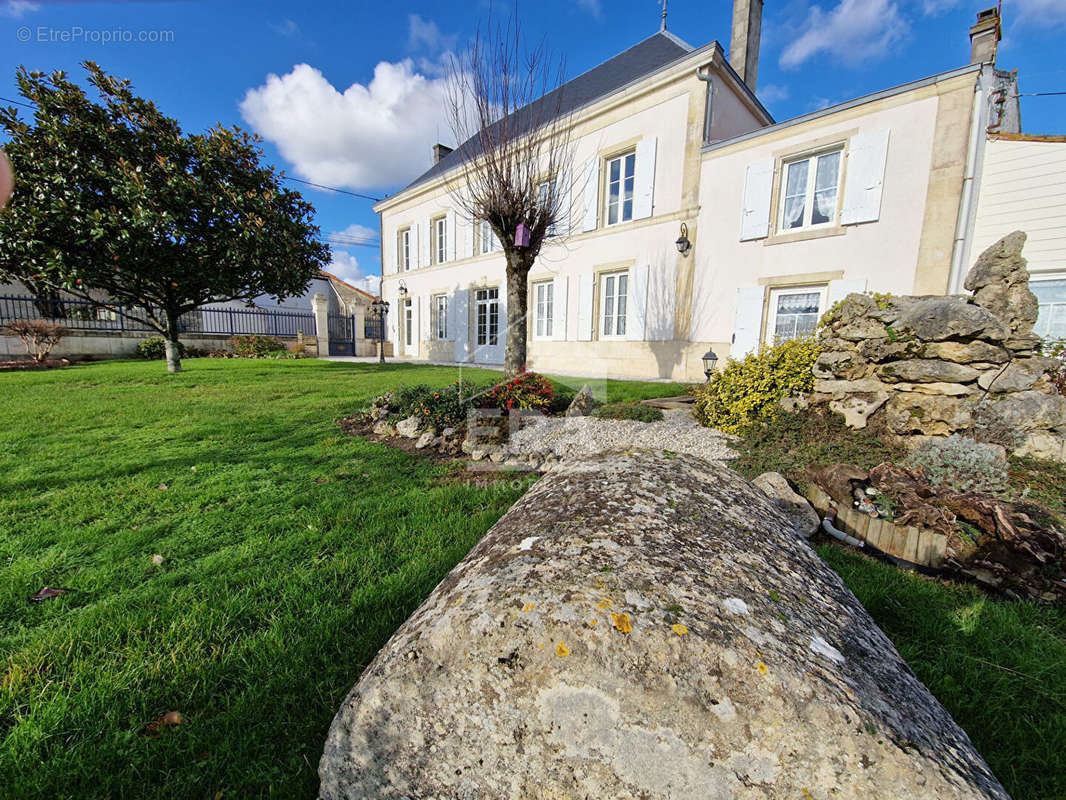 Maison à SURGERES