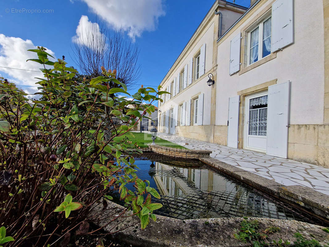 Maison à SURGERES