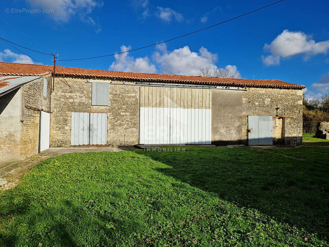 Maison à SURGERES