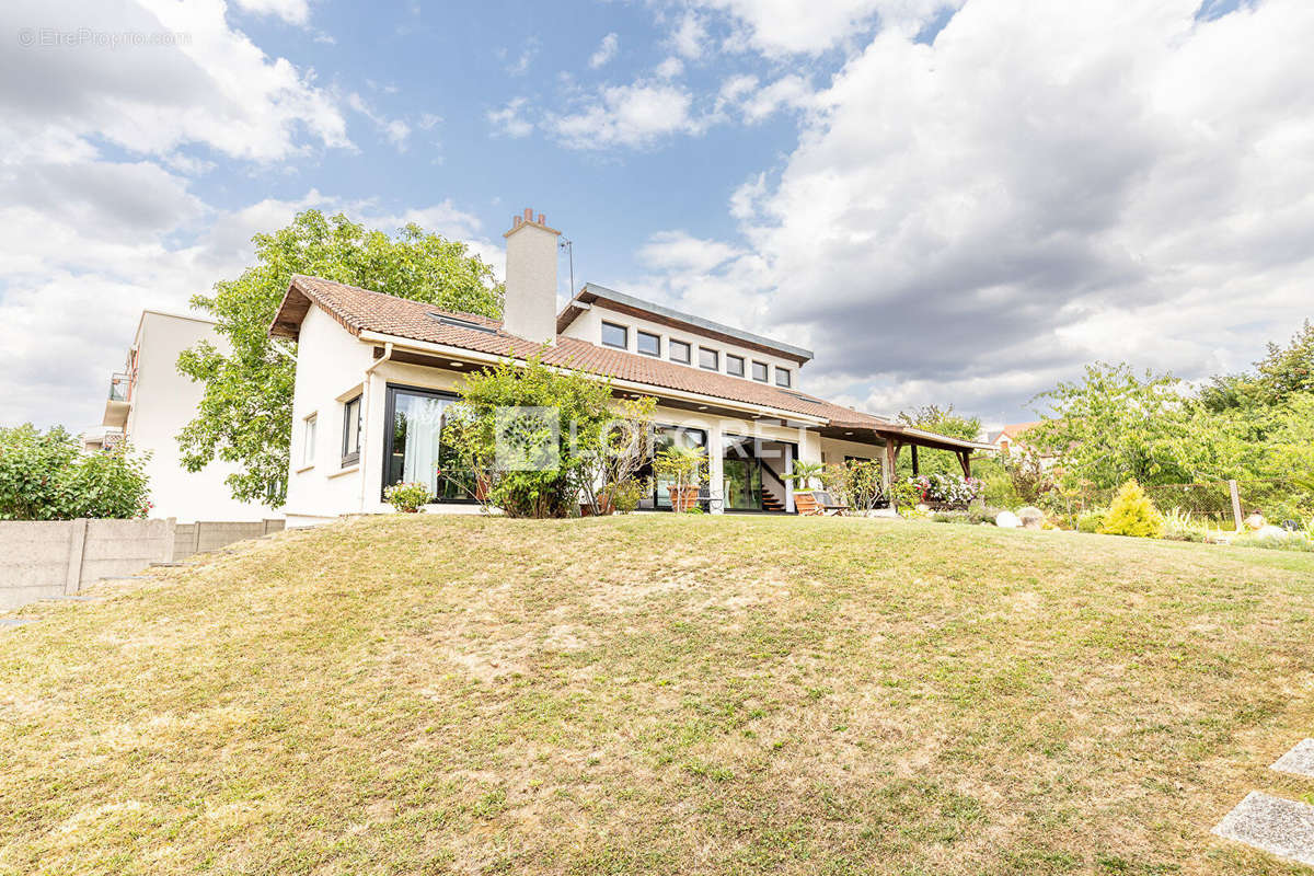 Maison à L&#039;HAY-LES-ROSES