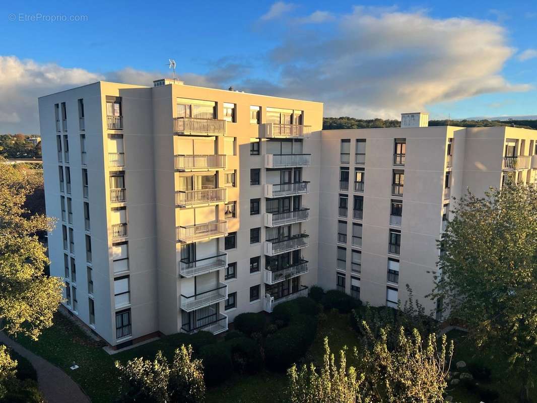 Appartement à LES CLAYES-SOUS-BOIS