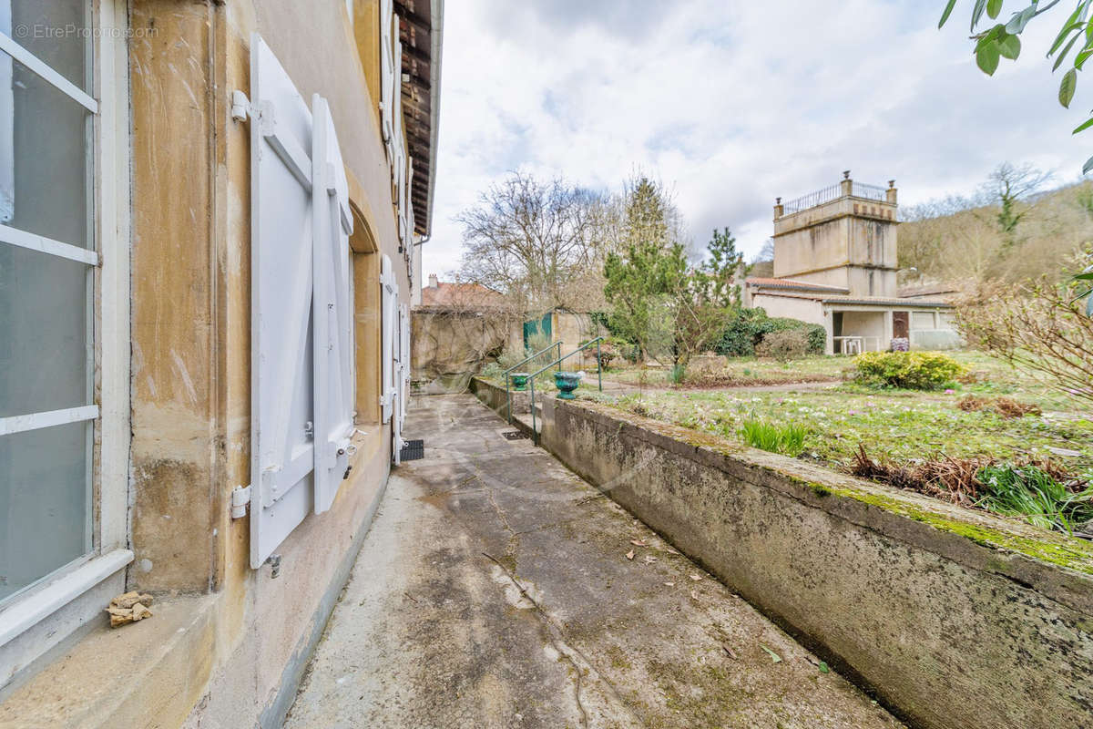 Maison à CHATEL-SAINT-GERMAIN