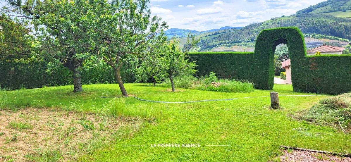 Terrain à PONTCHARRA-SUR-TURDINE